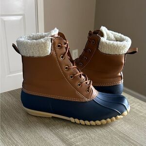 PREOWNED … OUTWOODS “Size: 7” Duck Boots with Shearling Lining